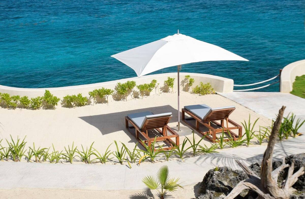 Gorgeous Beachfront Paradise